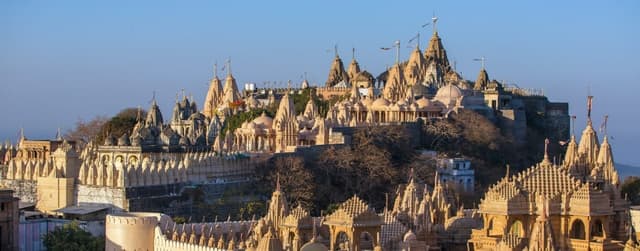 Book taxi from Rajkot to Palitana